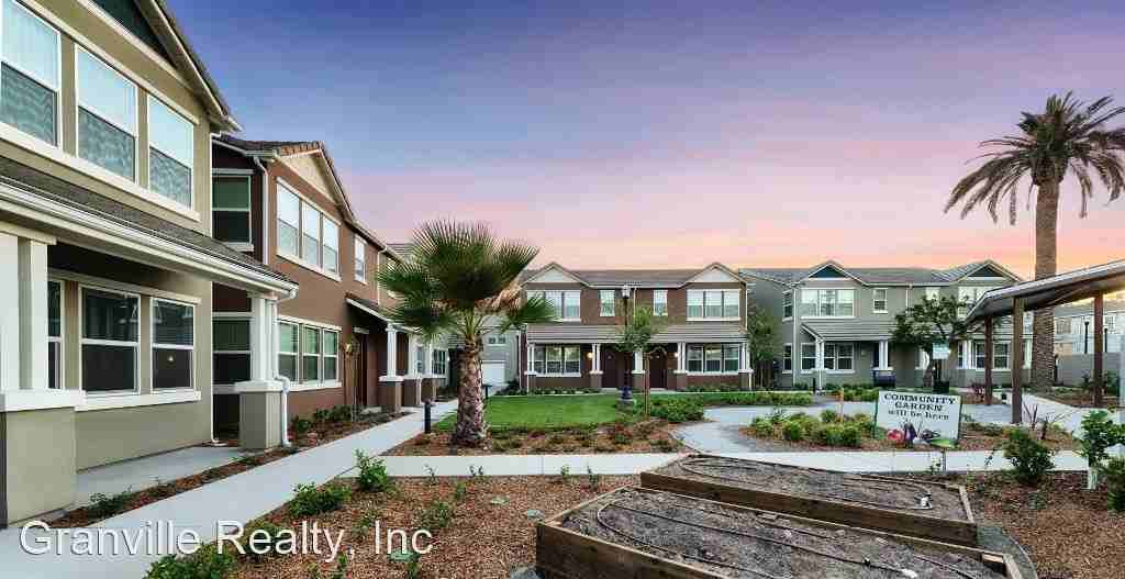 Crichton Place on L Street 1702 L. Street - Photo 2 of 10