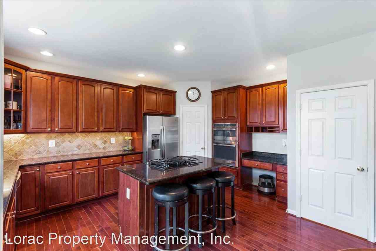 1 Denton Ct - Photo 2 of 34