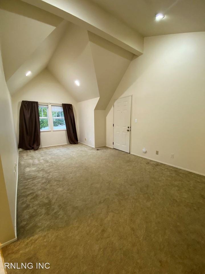 45810 SE North Bend Way - Photo 2 of 7