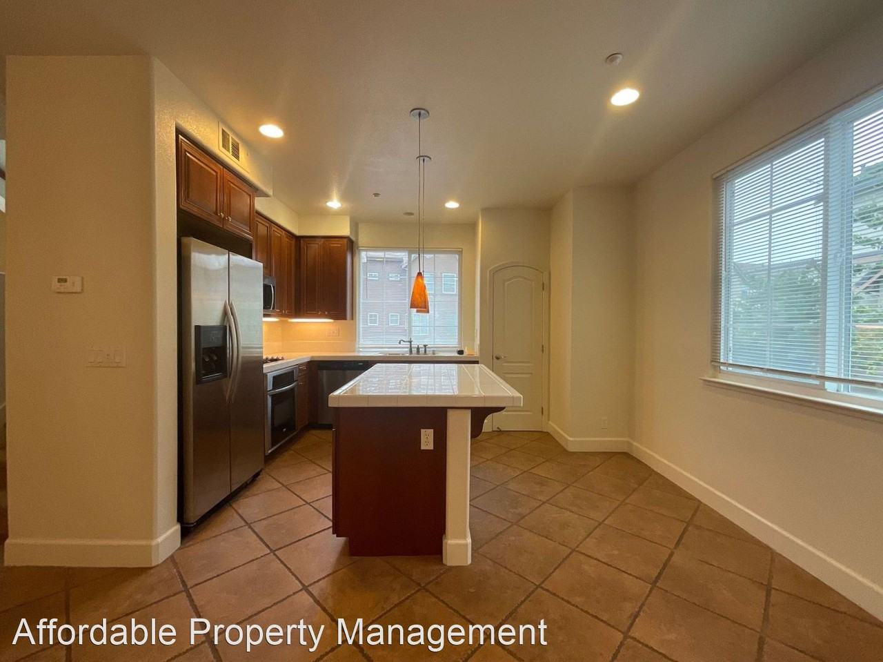 1046 Chalcedony Ter - Photo 3 of 15