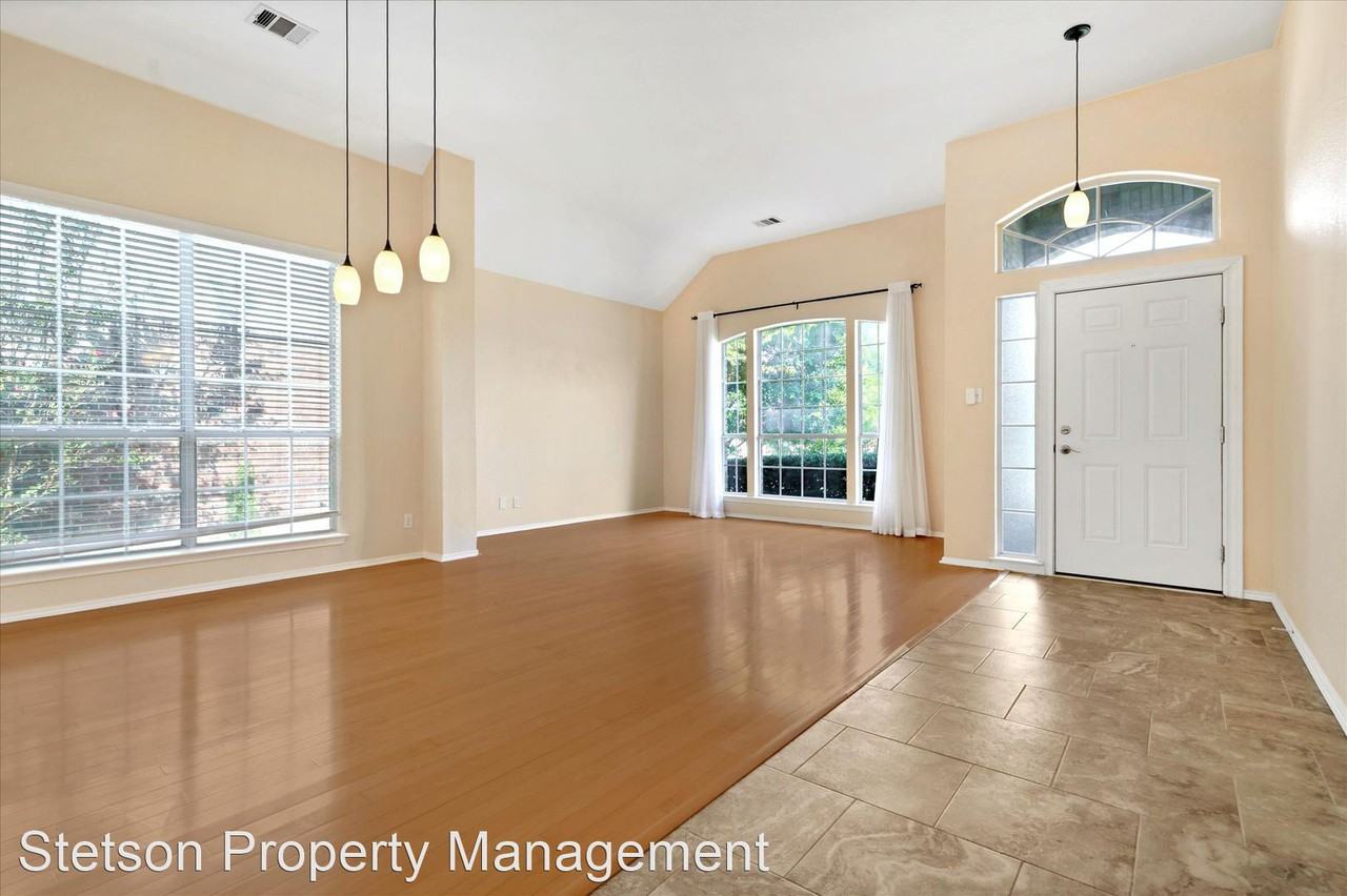 1800 White Oak Cv - Photo 2 of 22