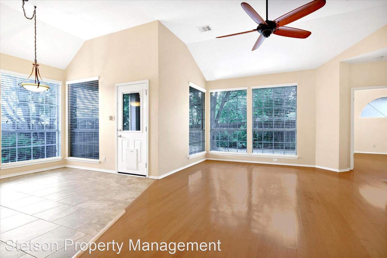 1800 White Oak Cv - Photo 3 of 22