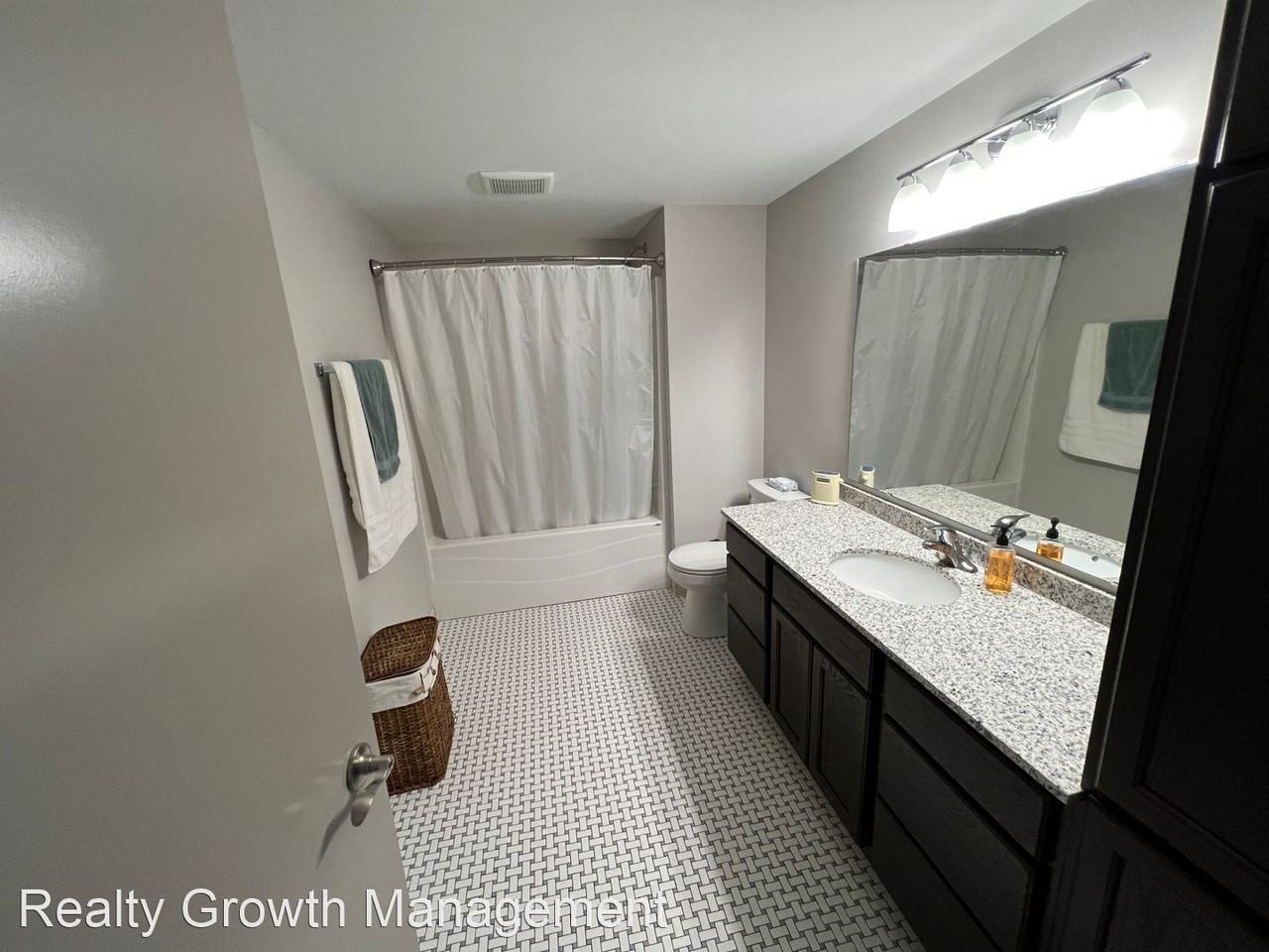 301 Broadway Ave - Photo 2 of 18