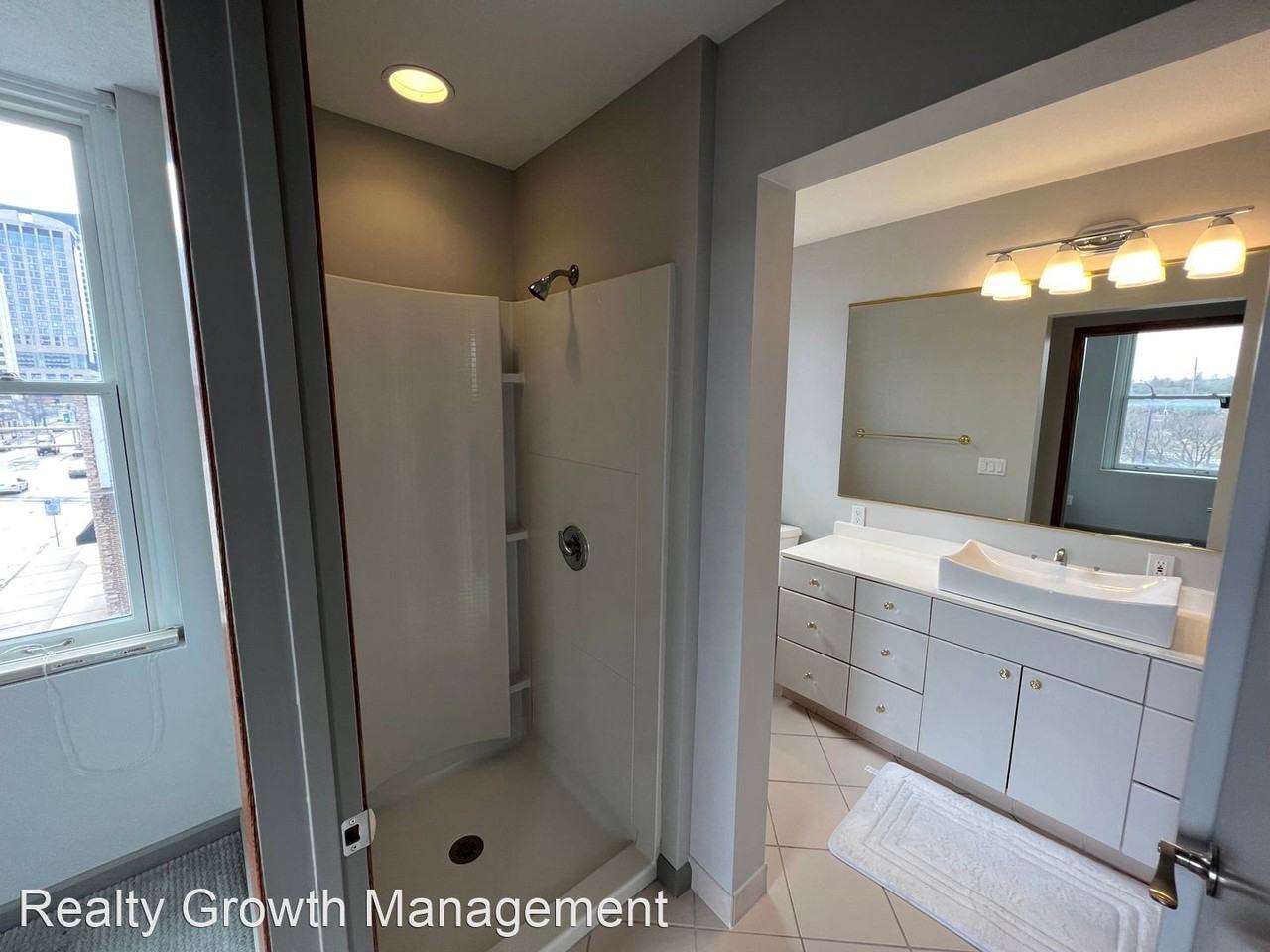 301 Broadway Ave - Photo 3 of 18