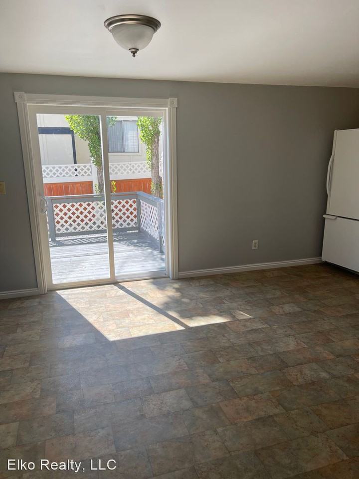 1814 Butte St - Photo 3 of 13