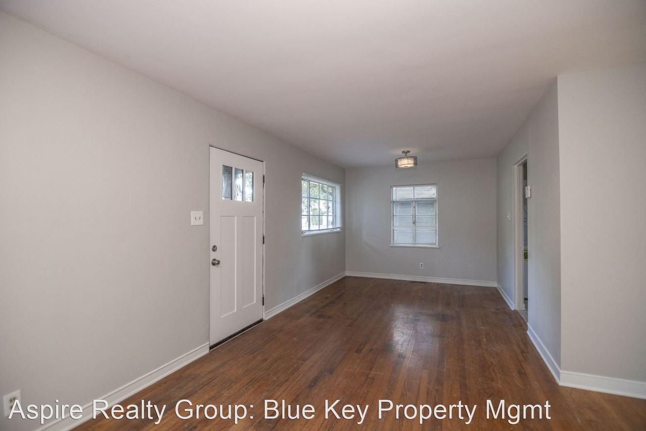 319 N Pierce St - Photo 2 of 21