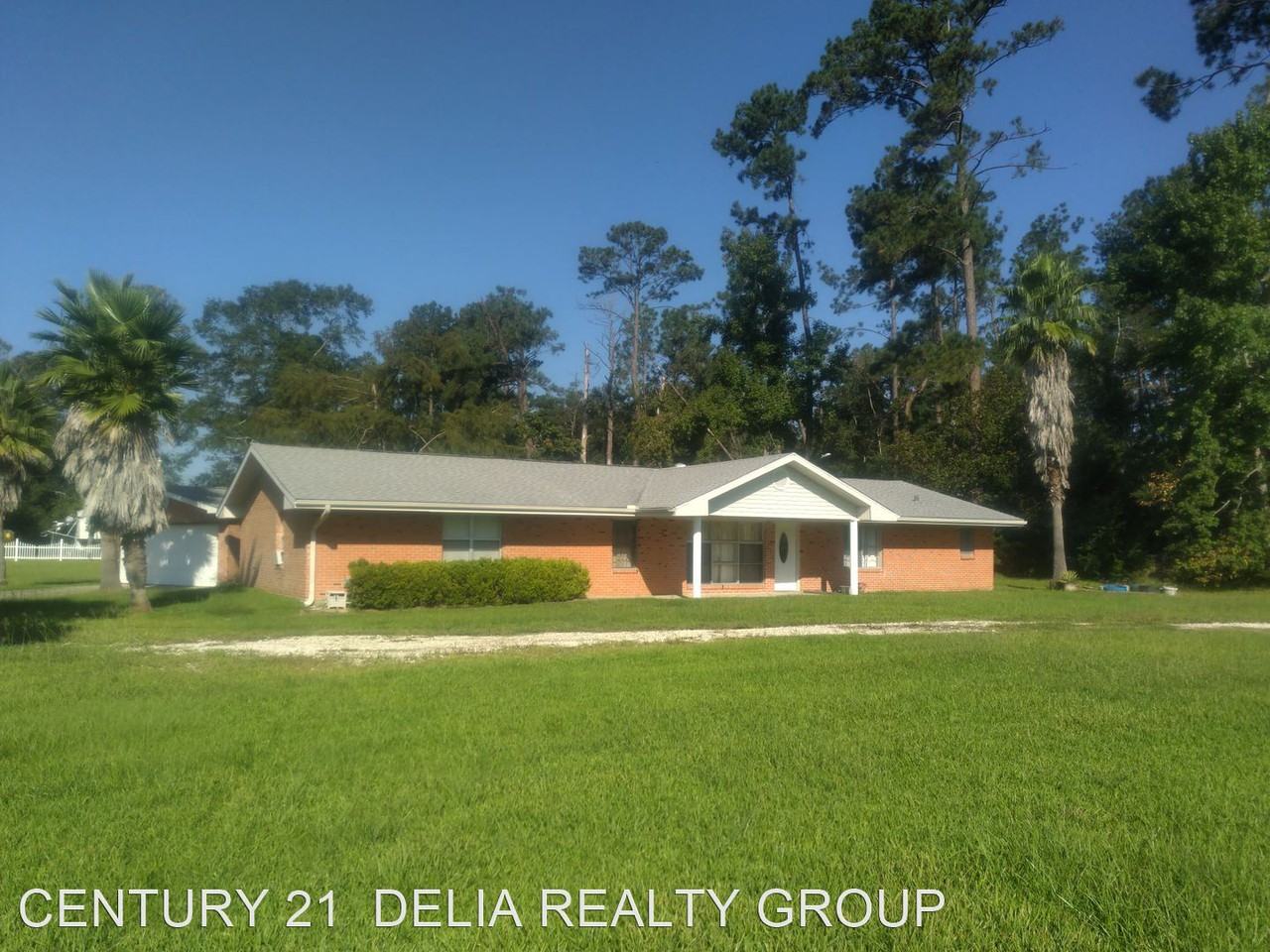 3184 Highway 171 - Photo 2 of 17