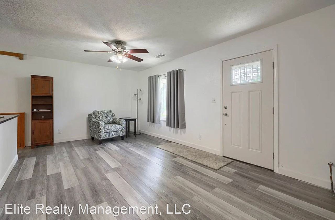 7276 Donald Ave - Photo 2 of 9