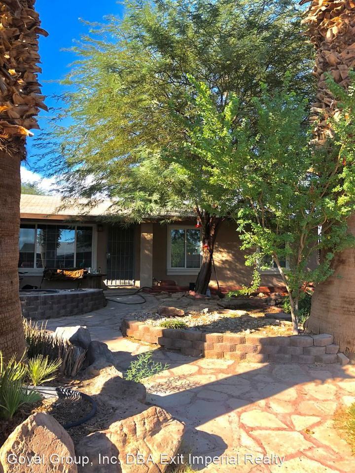 322 W California St - Photo 2 of 3