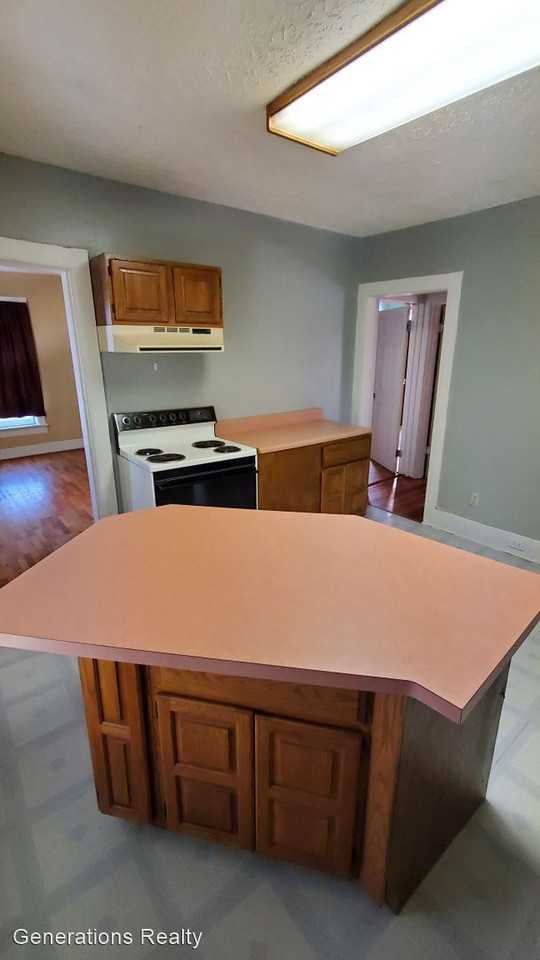 569-569 1/2 S. Prospect Street - Photo 3 of 10