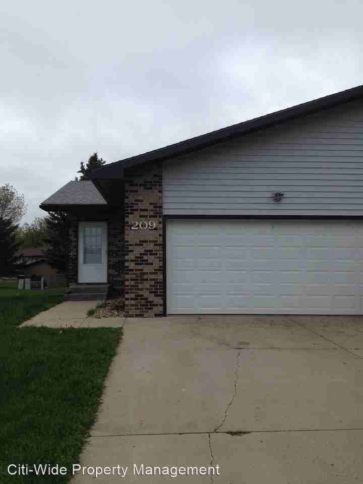 207/209 17th St SE - Photo 2 of 11