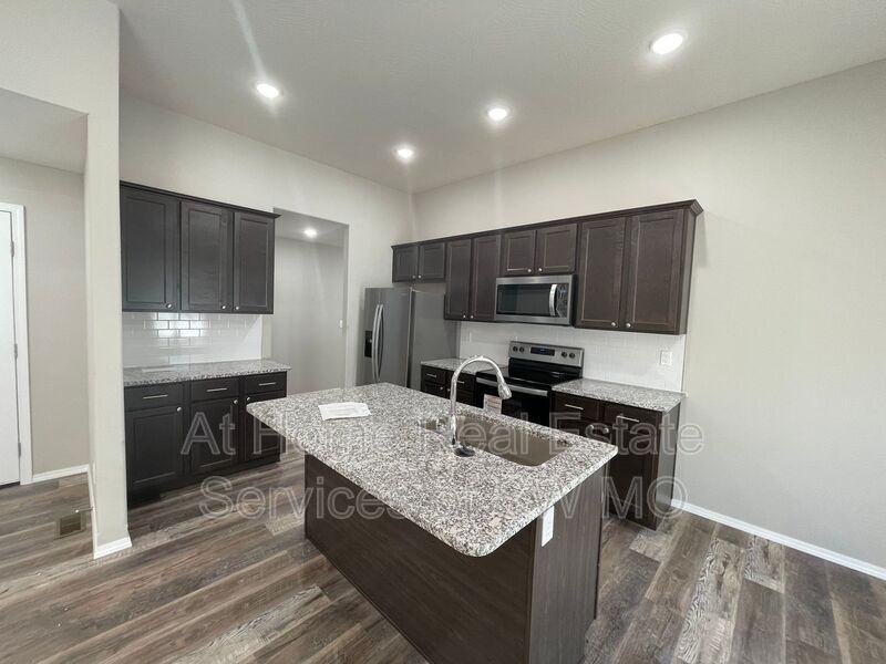 613 S Southgate - Photo 2 of 10