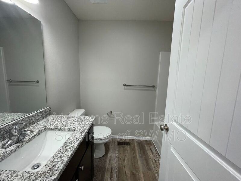 613 S Southgate - Photo 5 of 10