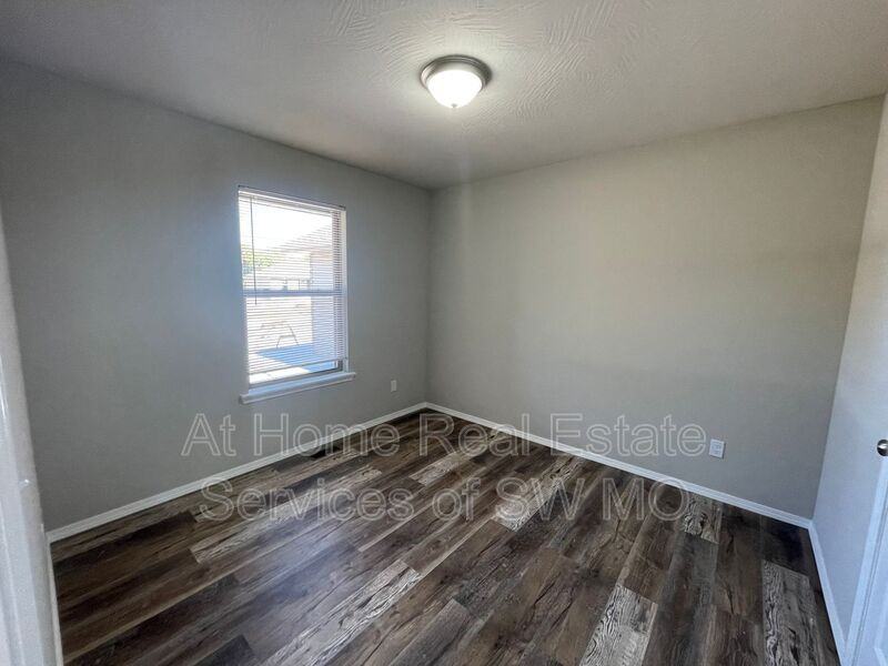 613 S Southgate - Photo 6 of 10