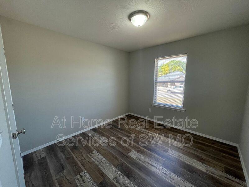 613 S Southgate - Photo 7 of 10