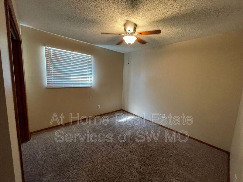 2862 S Rogers Ave #2 - Photo 3 of 7