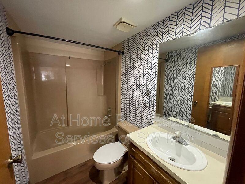 2862 S Rogers Ave #2 - Photo 4 of 7