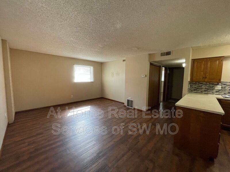 2862 S Rogers Ave #2 - Photo 6 of 7