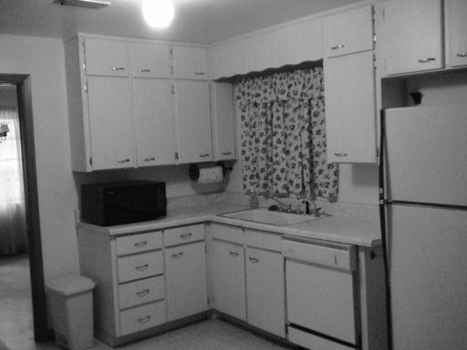 405 SE 8th St - Photo 2 of 5