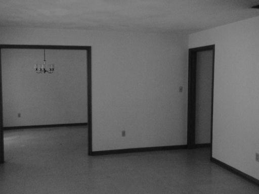 405 SE 8th St - Photo 3 of 5