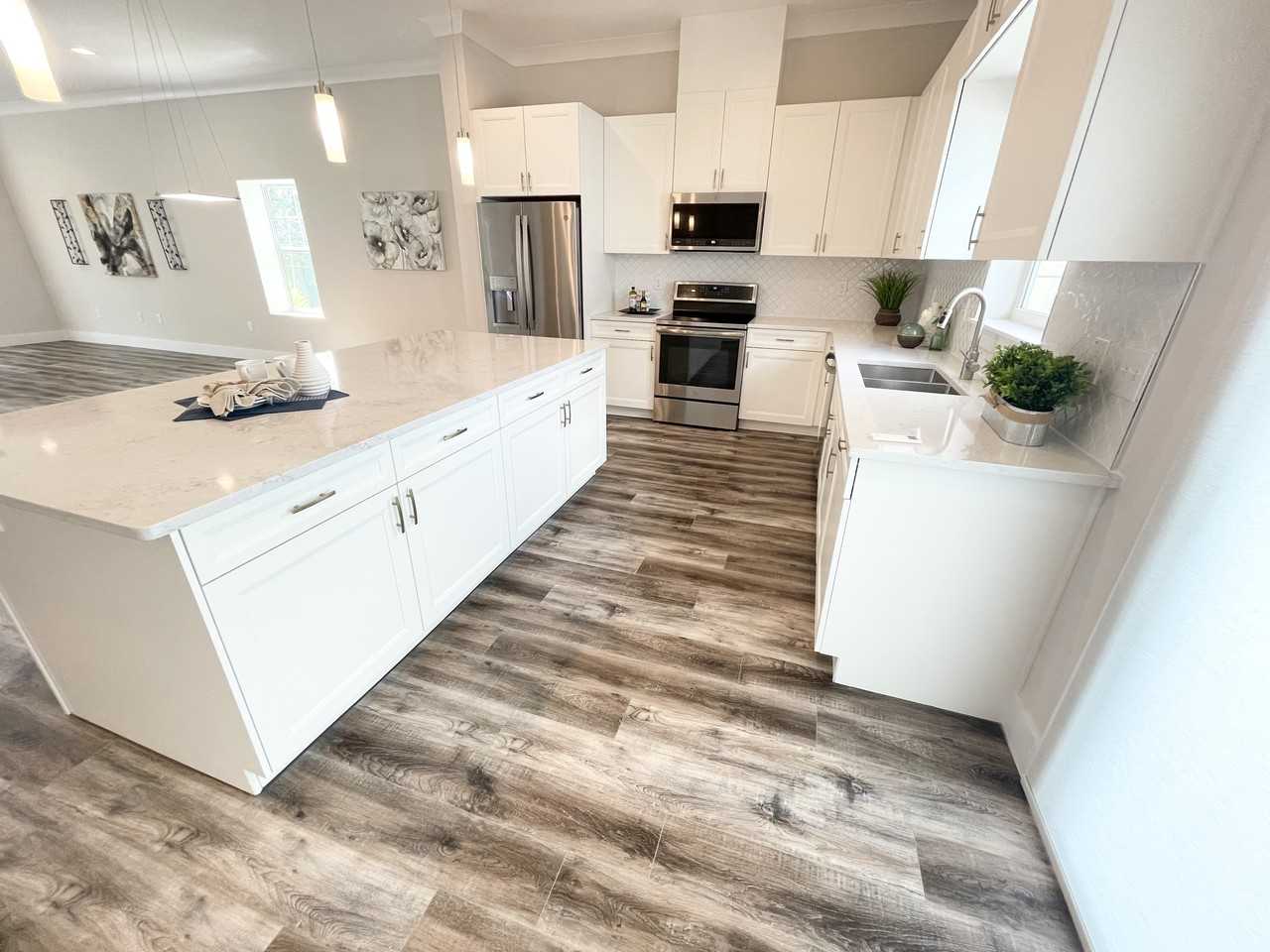 3124 W Azeele St #4 - Photo 4 of 31