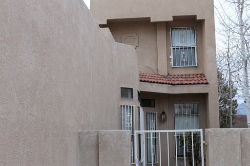 87122 Willow Run Dr NE - Photo 2 of 12