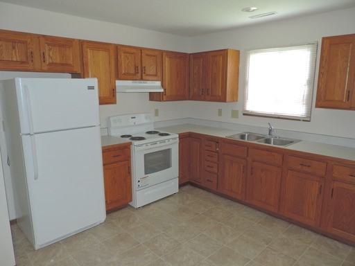 805 W Zeller St - Photo 2 of 8