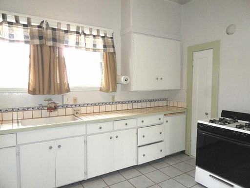 1497 Sanborn Ave - Photo 3 of 14