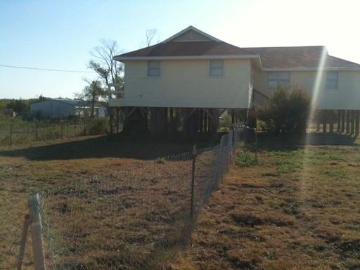 18991 Hilltop Ln - Photo 3 of 13