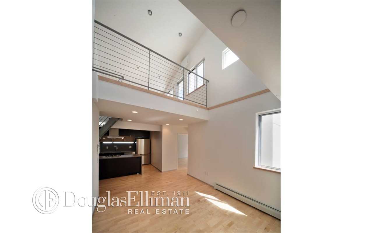 368 Manhattan Ave #4C - Photo 3 of 5