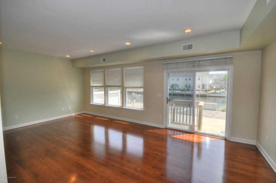 28 Blue Heron Ln - Photo 2 of 25