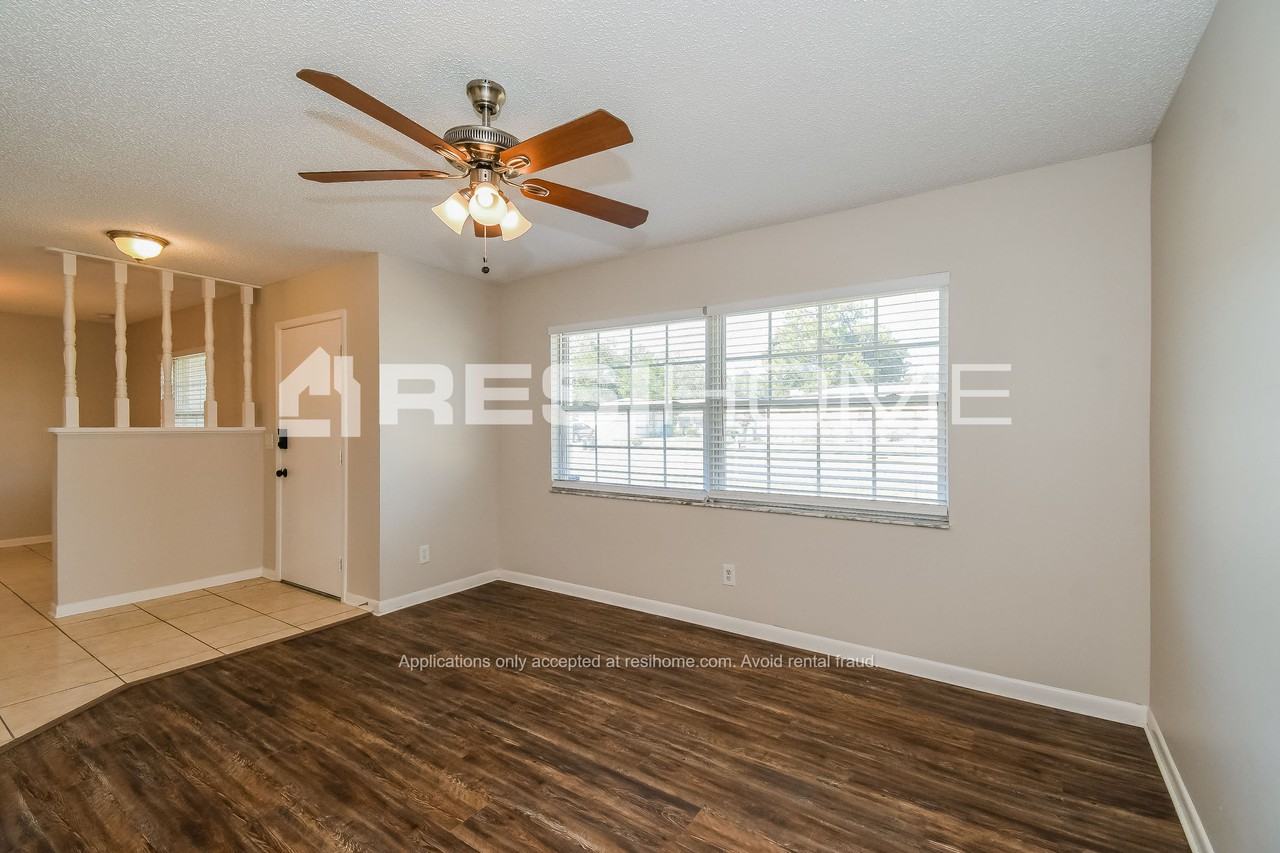 8368 Geoffrey Ct - Photo 3 of 23