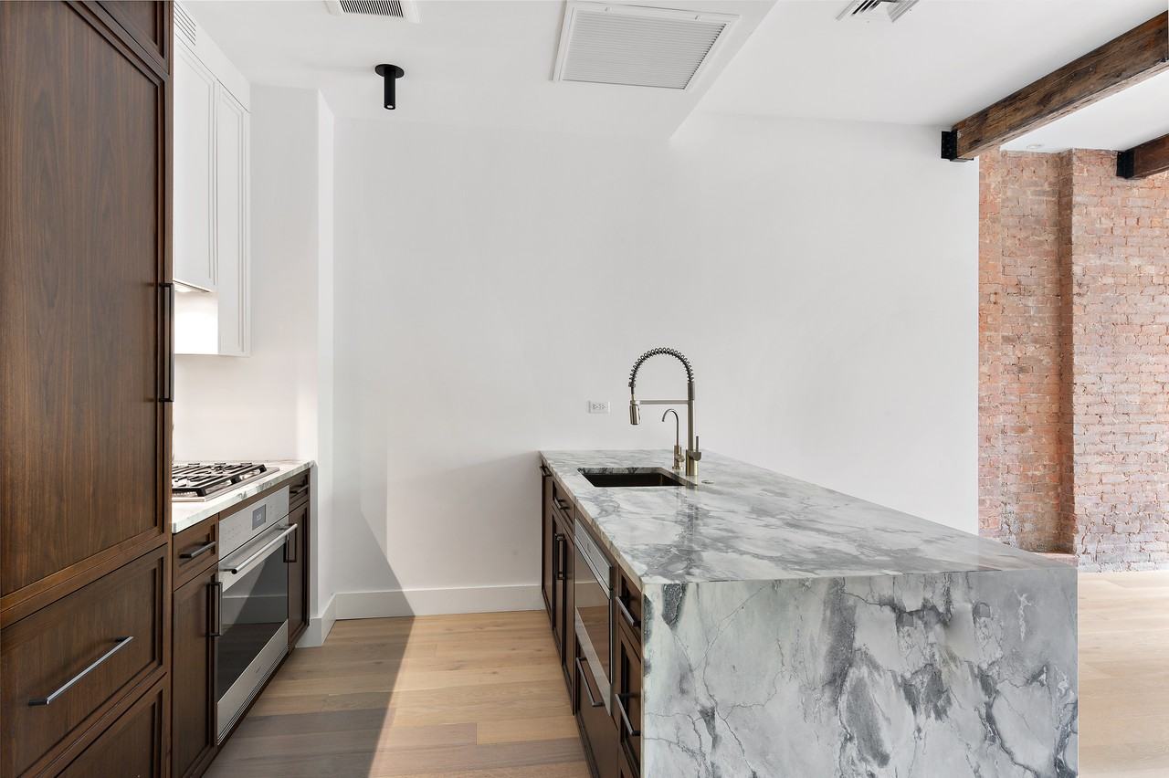 61 Rivington St #3B - Photo 3 of 10