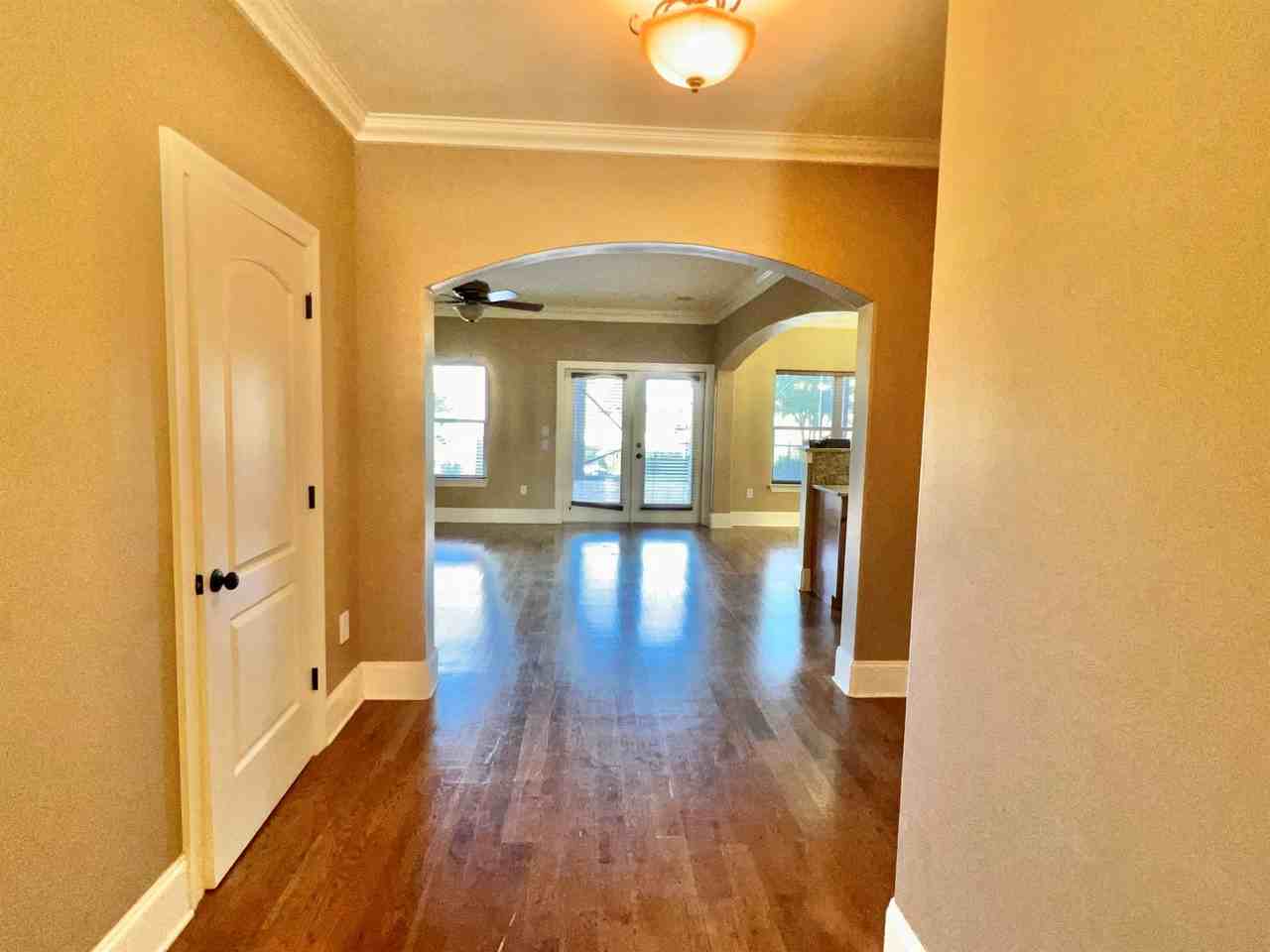 250 Calusa Blvd #1 - Photo 4 of 34