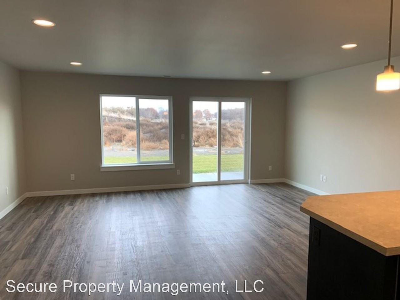 1753 Ne 8th St - Photo 2 of 10