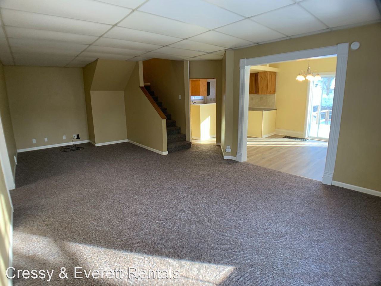 106 Center St - Photo 3 of 17