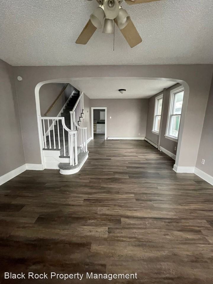 231 3rd St - Photo 3 of 13