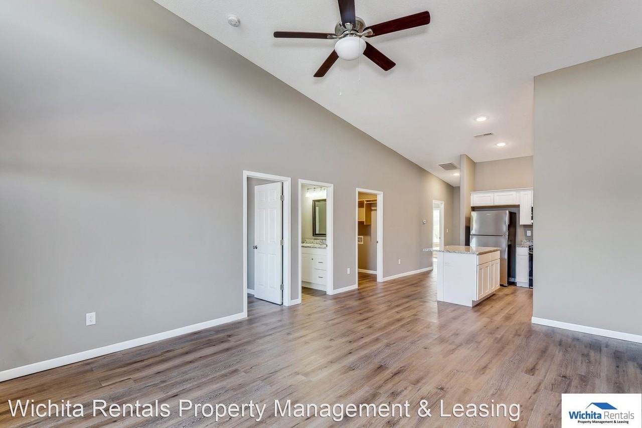 2011 W. 13th St. N. - Photo 2 of 23