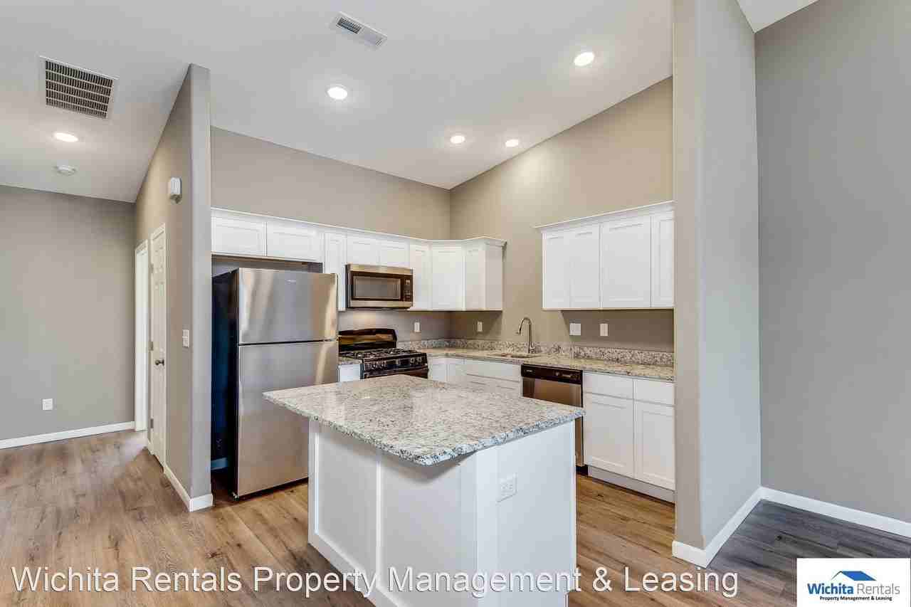 2011 W. 13th St. N. - Photo 3 of 23