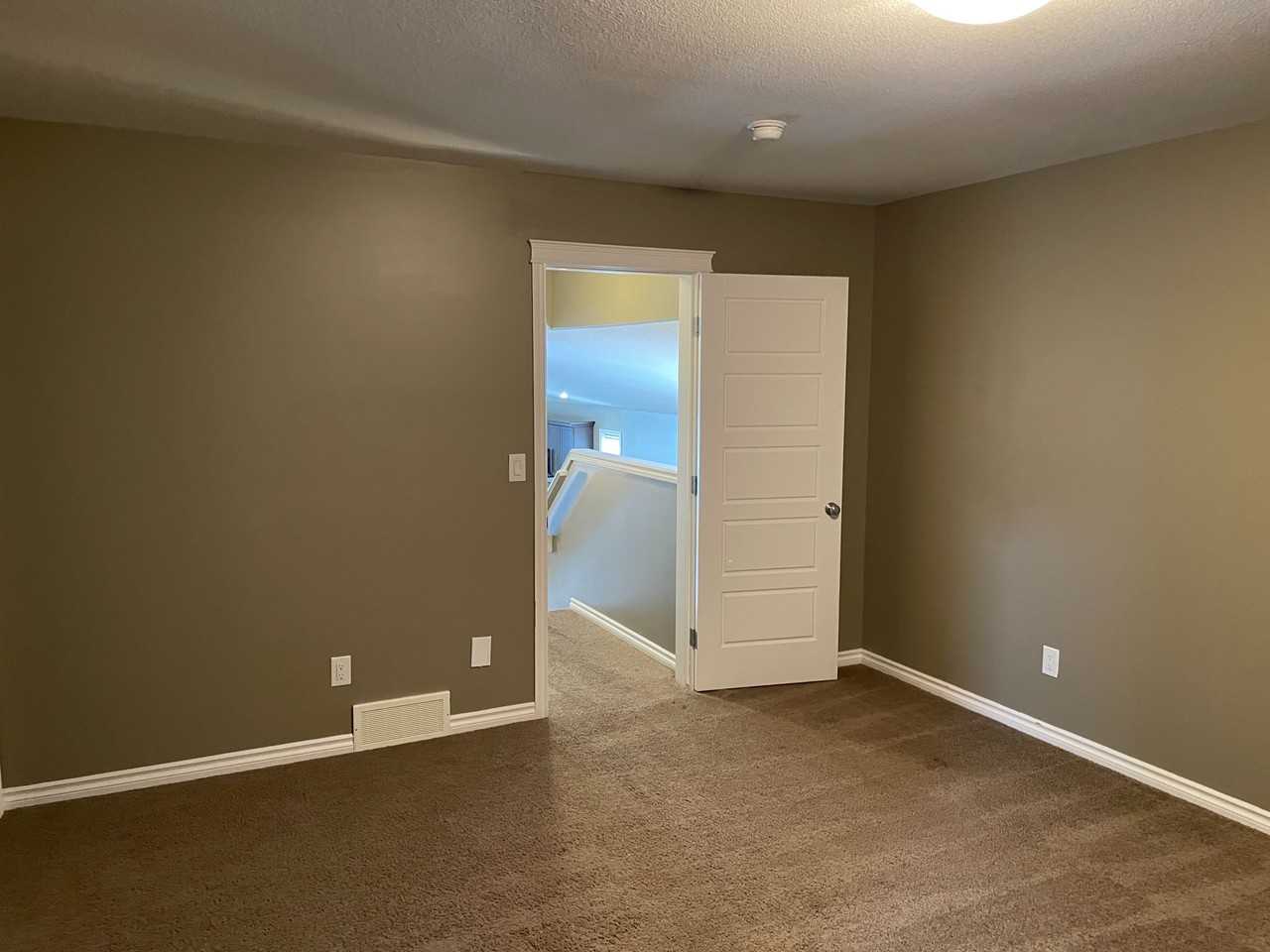 3 Bedroom Upper Unit in Stonebridge, Saskatoon - Photo 3 of 36