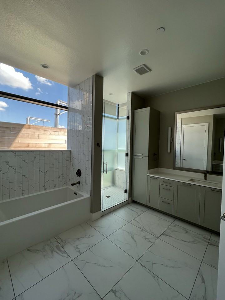 Nove At Knox - Photo 2 of 4