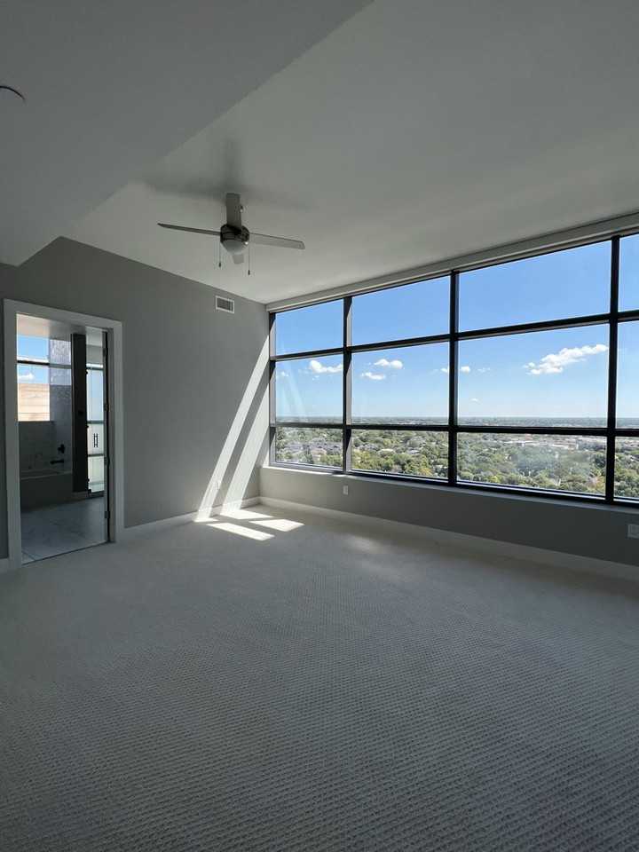 Nove At Knox - Photo 3 of 4