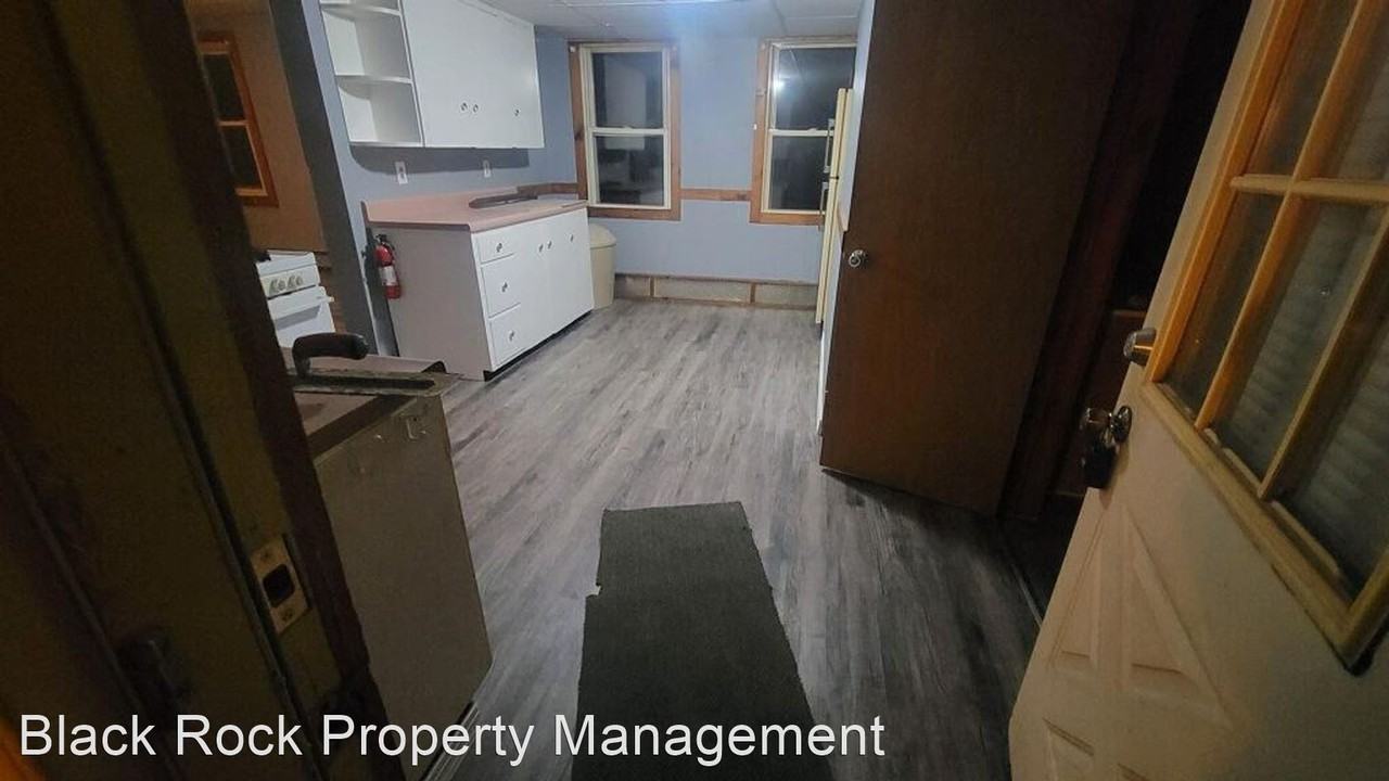 503 1/2 Center Ave - Photo 2 of 11
