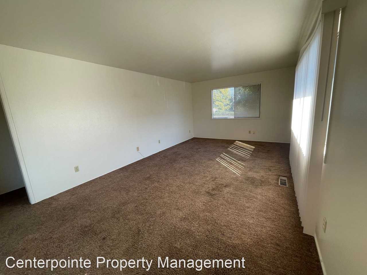 311, 321 & 323 SE Grape Ave - Photo 2 of 5