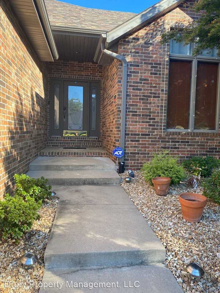 1301 W Swallow St - Photo 2 of 50