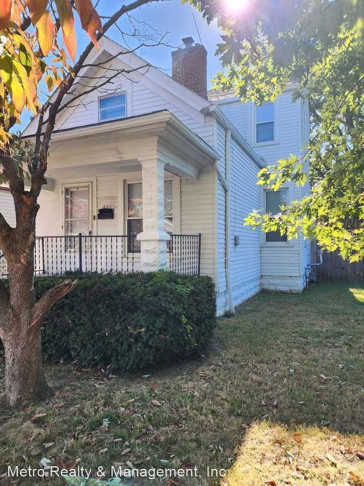 426 E Brandeis Ave - Photo 2 of 20