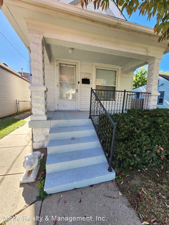 426 E Brandeis Ave - Photo 3 of 20