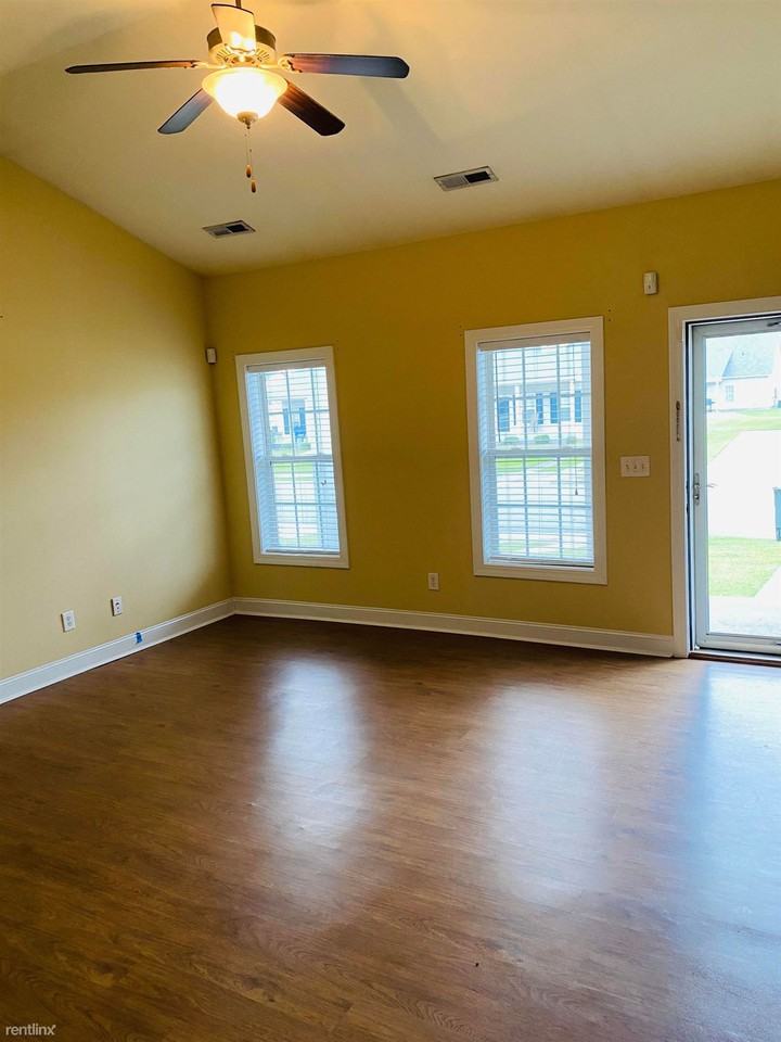 Villas At Cobblestone - Photo 3 of 8