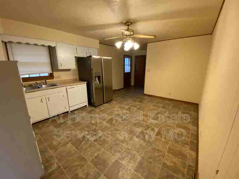 2133 S Ventura Ave - Photo 3 of 8