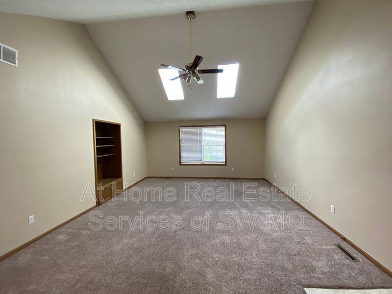 4136 S Homewood St #B - Photo 2 of 12